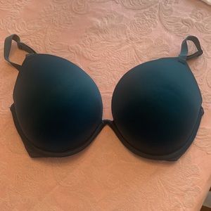 NEVER BEEN WORN Victoria secret bras